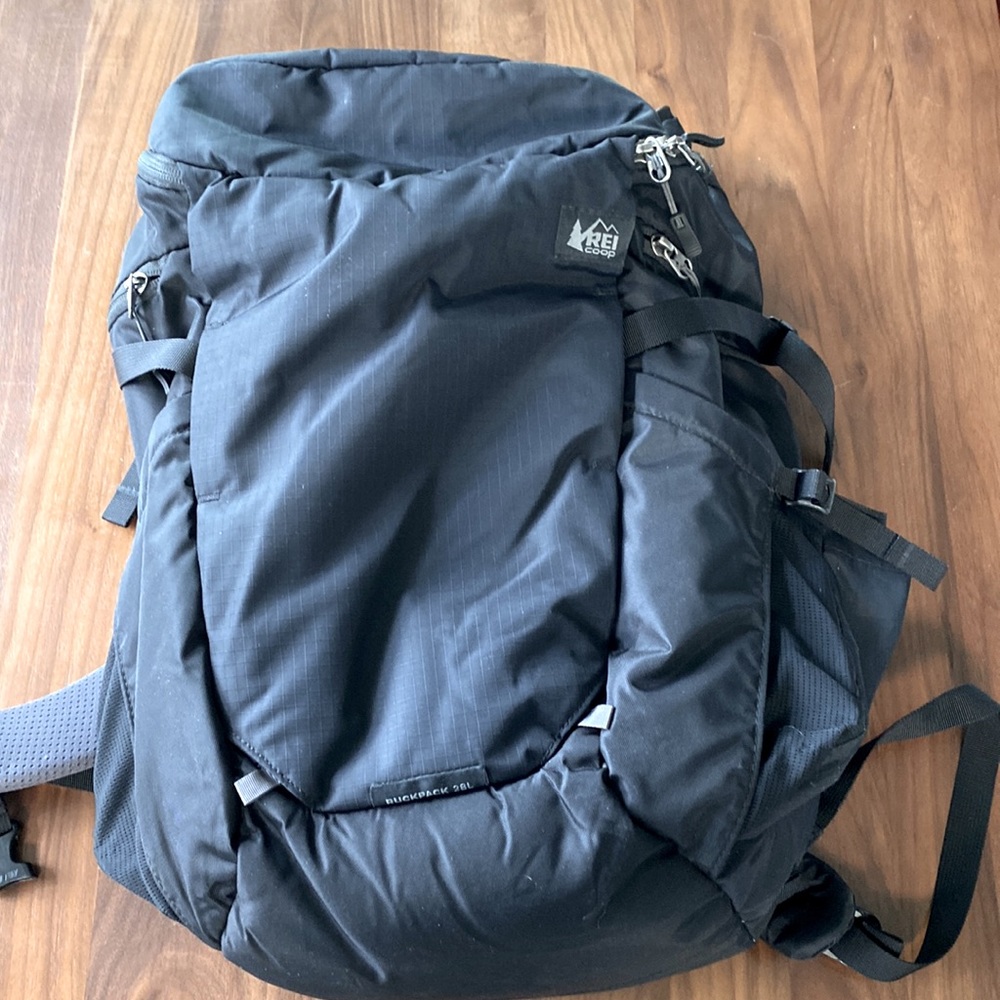 REI black Ruckpack 28L